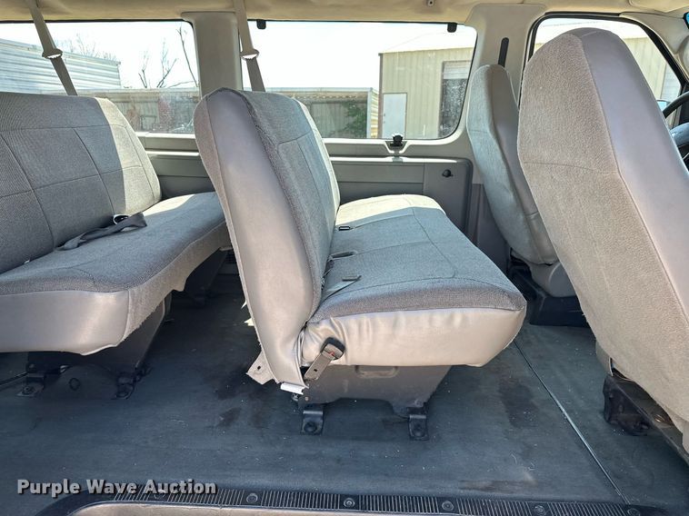image for item LR9759 2003 Ford E350 Super Duty XL  van