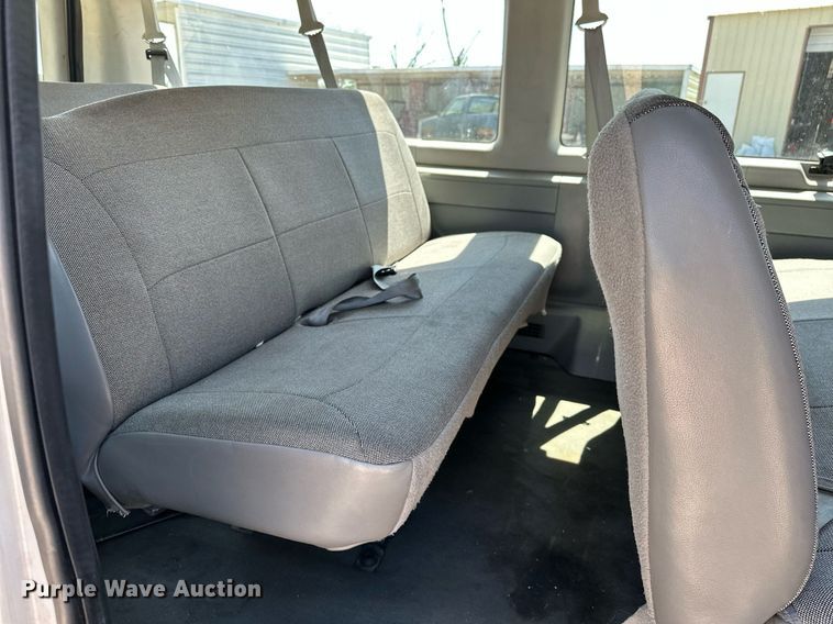 image for item LR9759 2003 Ford E350 Super Duty XL  van
