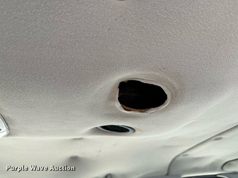 image for item LR9759 2003 Ford E350 Super Duty XL  van