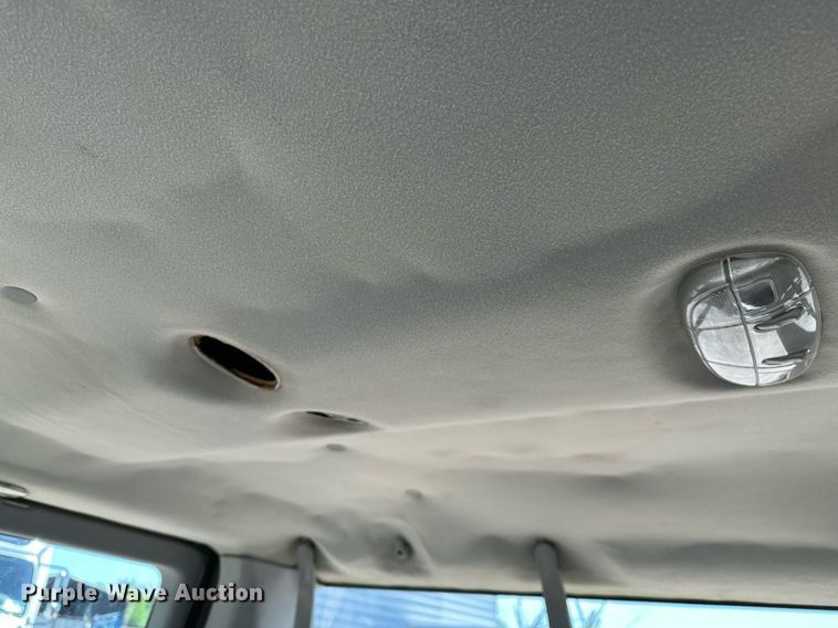 image for item LR9759 2003 Ford E350 Super Duty XL  van