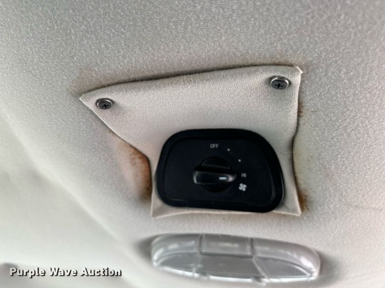 image for item LR9759 2003 Ford E350 Super Duty XL  van