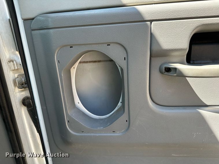 image for item LR9759 2003 Ford E350 Super Duty XL  van