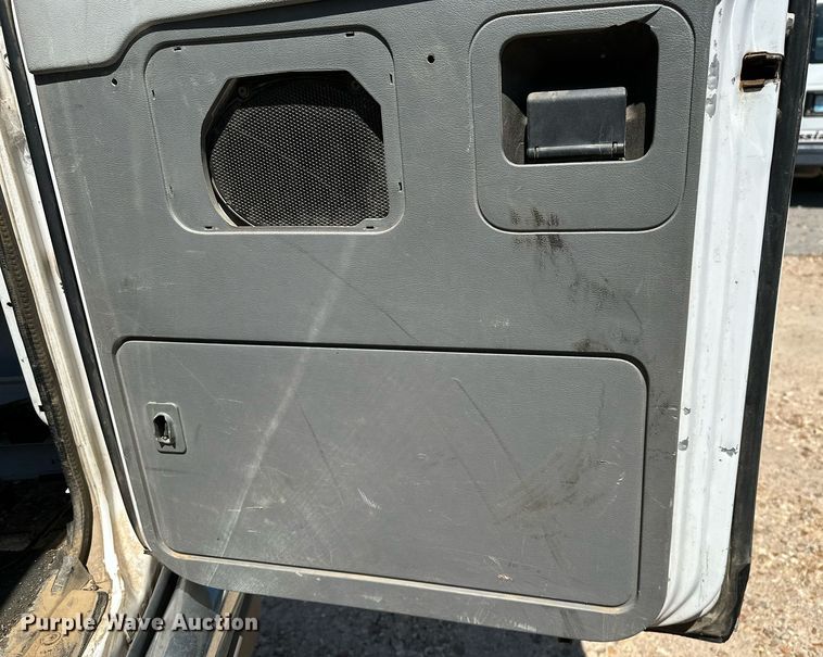 image for item LR9759 2003 Ford E350 Super Duty XL  van