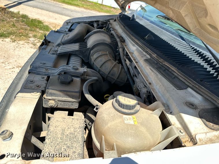 image for item LR9759 2003 Ford E350 Super Duty XL  van