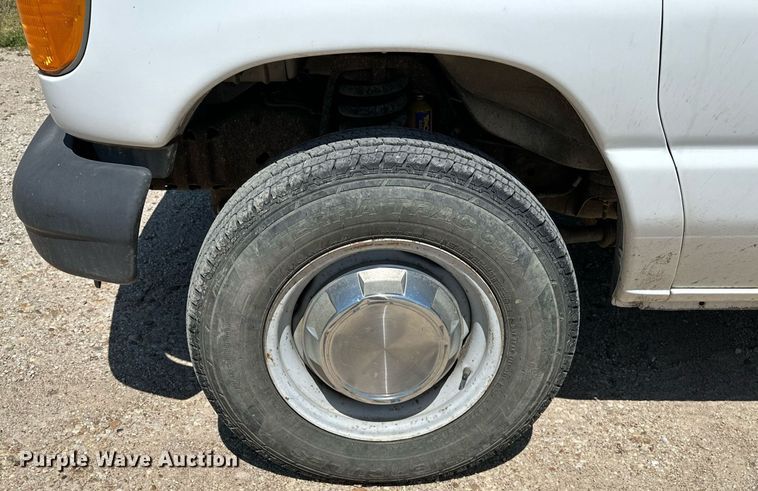 image for item LR9759 2003 Ford E350 Super Duty XL  van