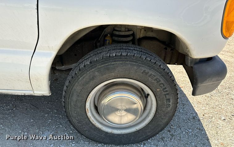 image for item LR9759 2003 Ford E350 Super Duty XL  van