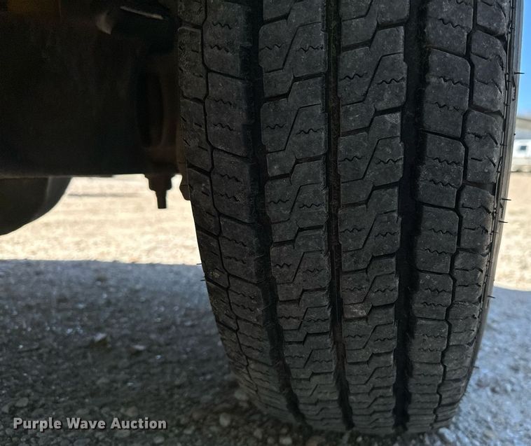 image for item LR9759 2003 Ford E350 Super Duty XL  van