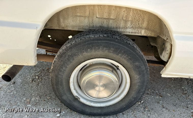 image for item LR9759 2003 Ford E350 Super Duty XL  van