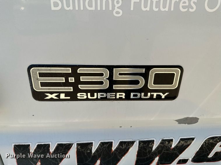 image for item LR9759 2003 Ford E350 Super Duty XL  van