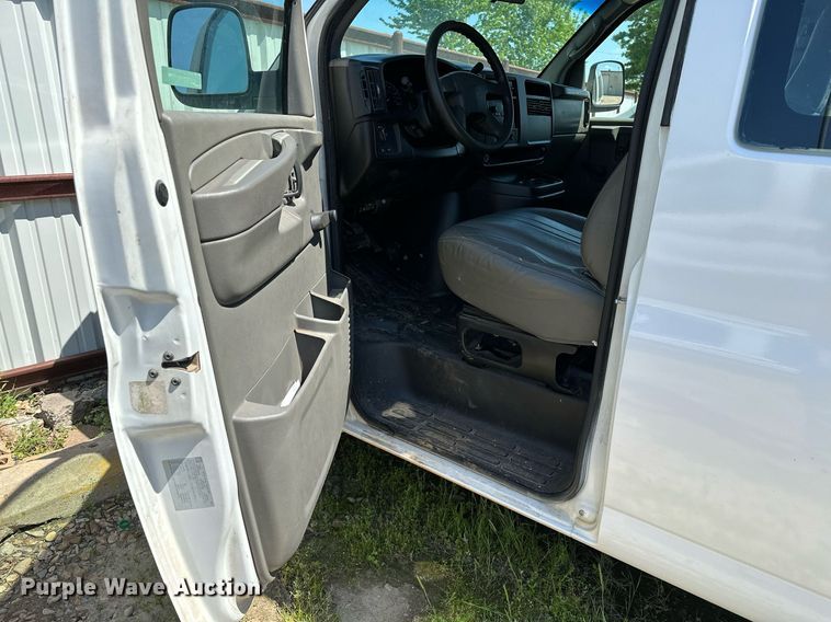 image for item LR9760 2007 Chevrolet Express  van