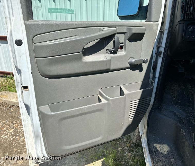 image for item LR9760 2007 Chevrolet Express  van