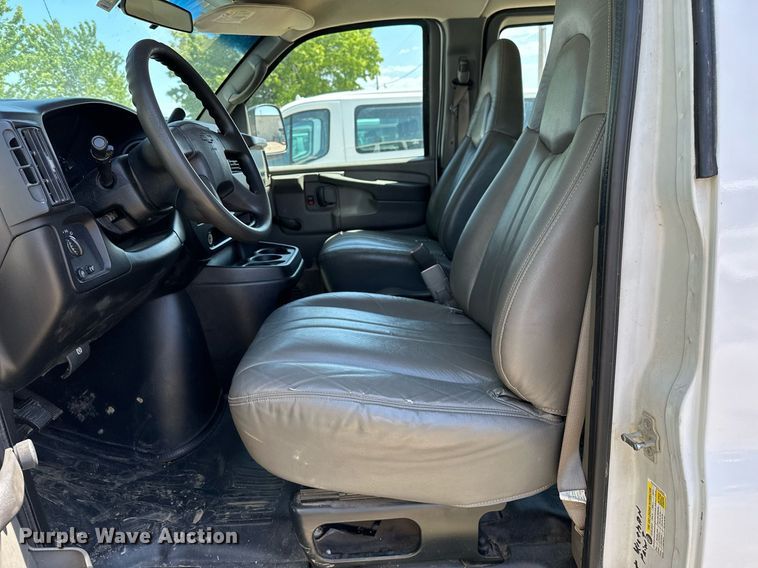 image for item LR9760 2007 Chevrolet Express  van