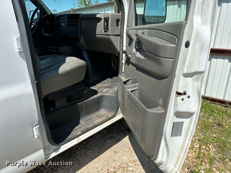 image for item LR9760 2007 Chevrolet Express  van
