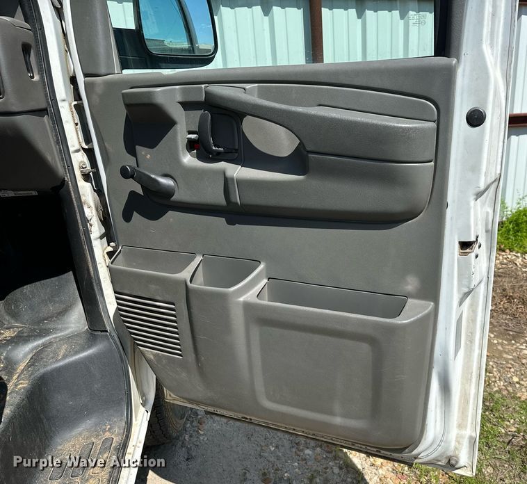 image for item LR9760 2007 Chevrolet Express  van