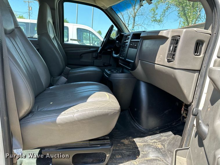 image for item LR9760 2007 Chevrolet Express  van