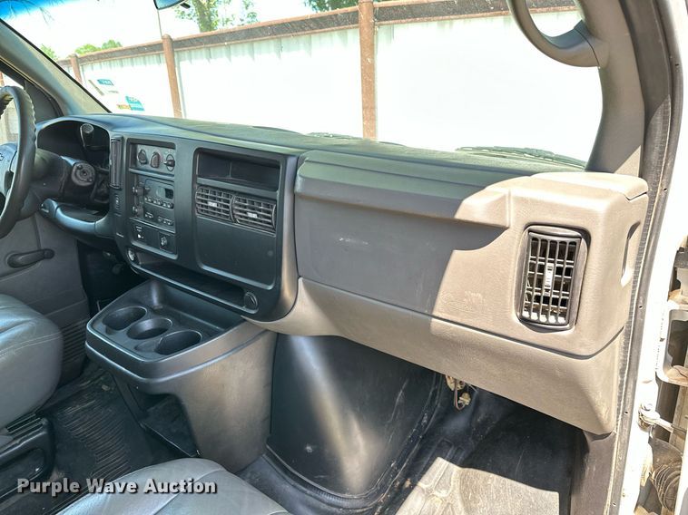 image for item LR9760 2007 Chevrolet Express  van