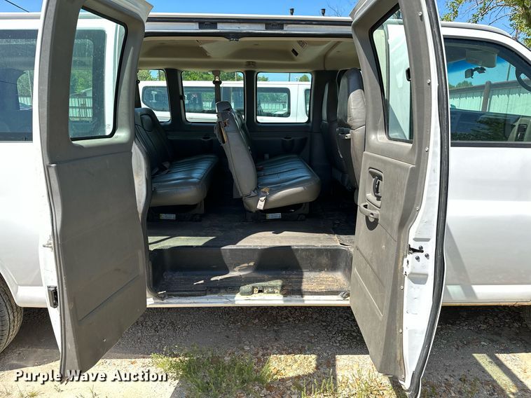 image for item LR9760 2007 Chevrolet Express  van