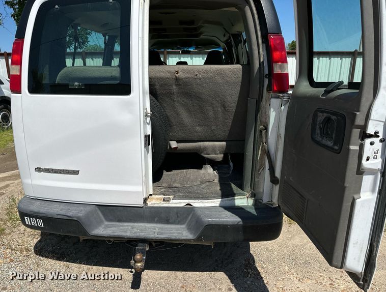 image for item LR9760 2007 Chevrolet Express  van