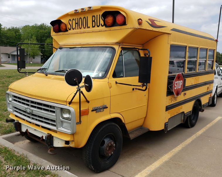 image for item LT9719 1990 Chevrolet G30  school bus