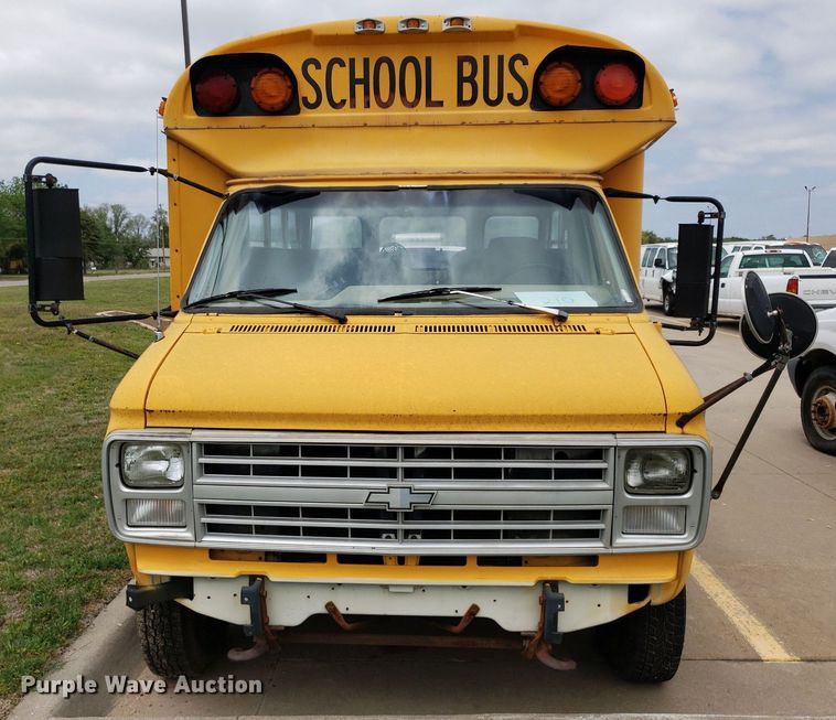 image for item LT9719 1990 Chevrolet G30  school bus