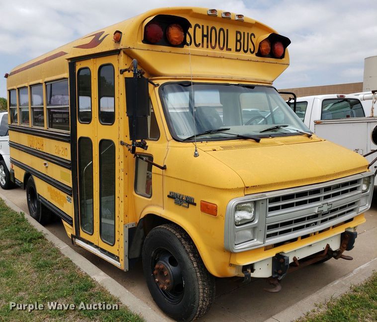 image for item LT9719 1990 Chevrolet G30  school bus