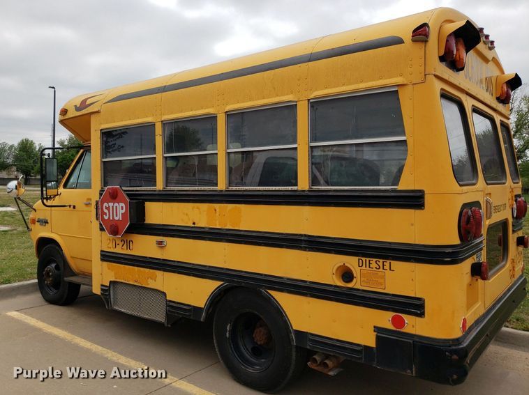 image for item LT9719 1990 Chevrolet G30  school bus