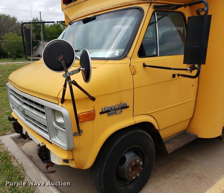 image for item LT9719 1990 Chevrolet G30  school bus