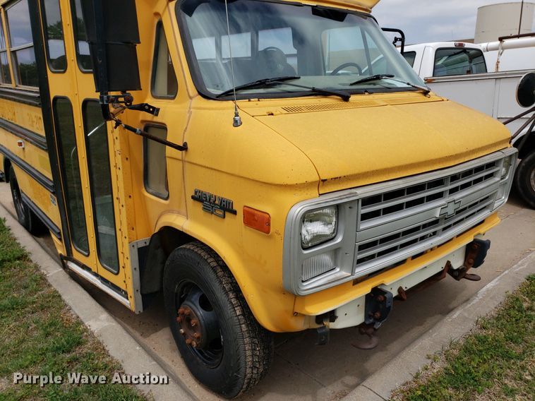 image for item LT9719 1990 Chevrolet G30  school bus