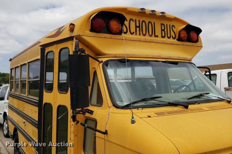 image for item LT9719 1990 Chevrolet G30  school bus