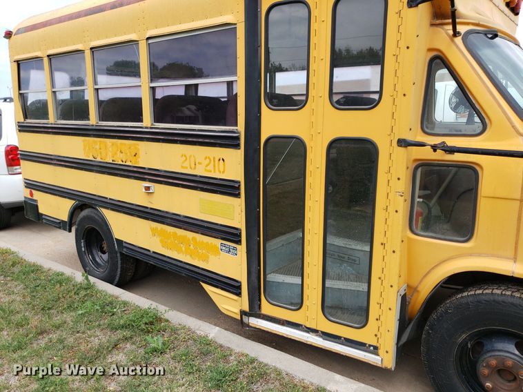 image for item LT9719 1990 Chevrolet G30  school bus