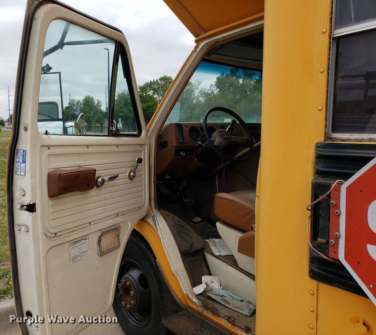 image for item LT9719 1990 Chevrolet G30  school bus