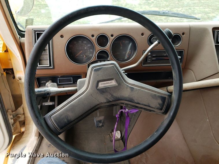 image for item LT9719 1990 Chevrolet G30  school bus