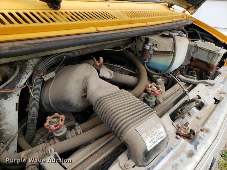 image for item LT9719 1990 Chevrolet G30  school bus