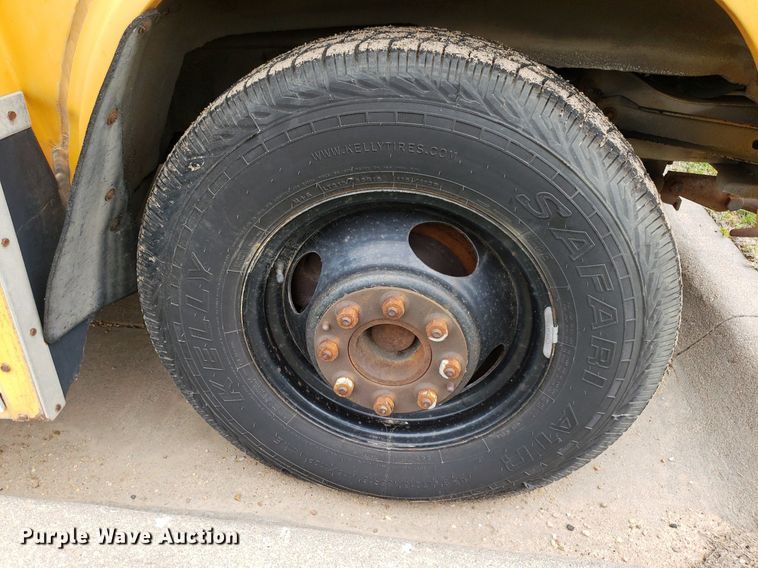 image for item LT9719 1990 Chevrolet G30  school bus