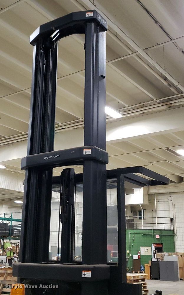 image for item LT9737 Crown SP  order picker