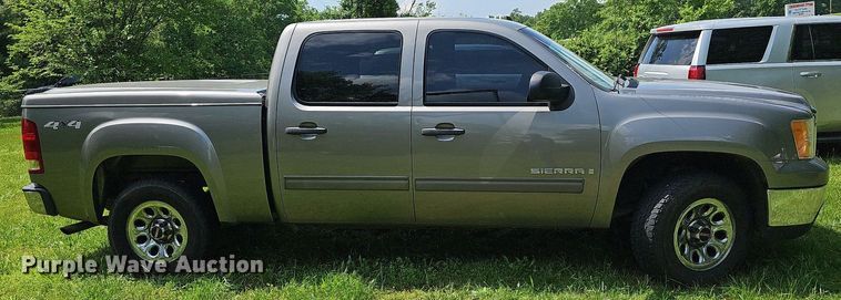 image for item LW9601 2009 GMC Sierra 1500  Crew Cab pickup truck