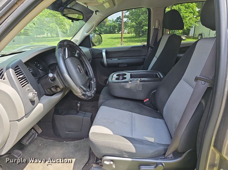 image for item LW9601 2009 GMC Sierra 1500  Crew Cab pickup truck