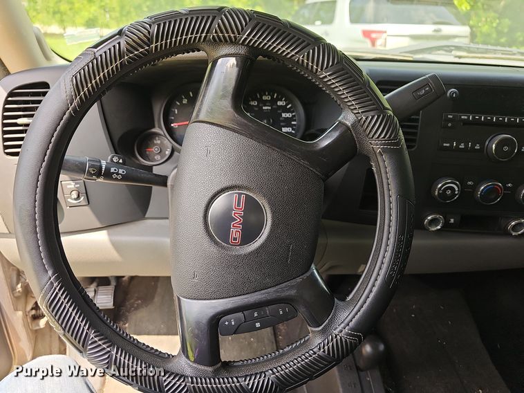 image for item LW9601 2009 GMC Sierra 1500  Crew Cab pickup truck