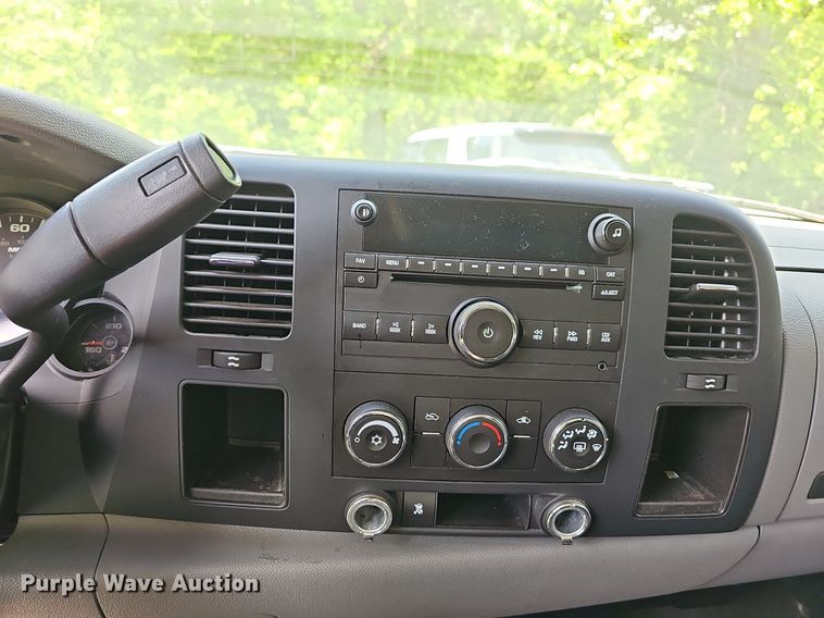 image for item LW9601 2009 GMC Sierra 1500  Crew Cab pickup truck