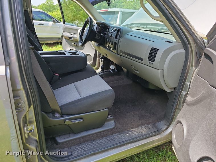 image for item LW9601 2009 GMC Sierra 1500  Crew Cab pickup truck