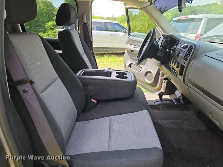 image for item LW9601 2009 GMC Sierra 1500  Crew Cab pickup truck