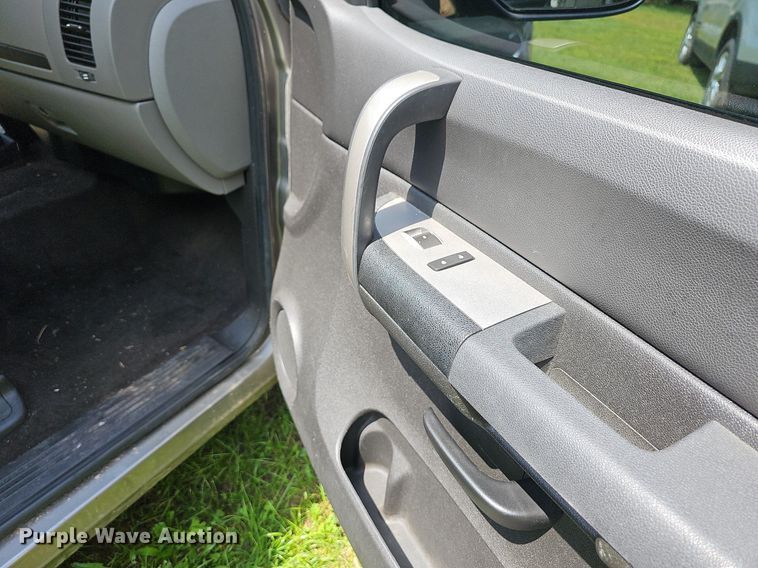 image for item LW9601 2009 GMC Sierra 1500  Crew Cab pickup truck