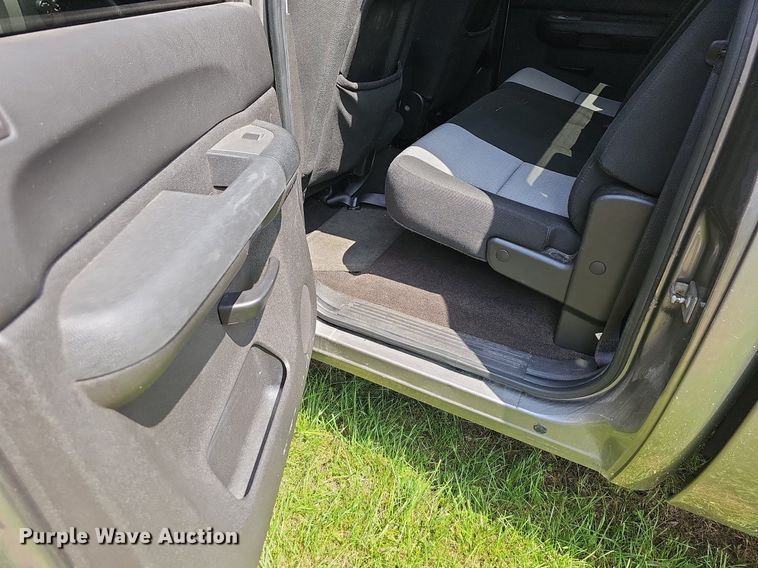 image for item LW9601 2009 GMC Sierra 1500  Crew Cab pickup truck