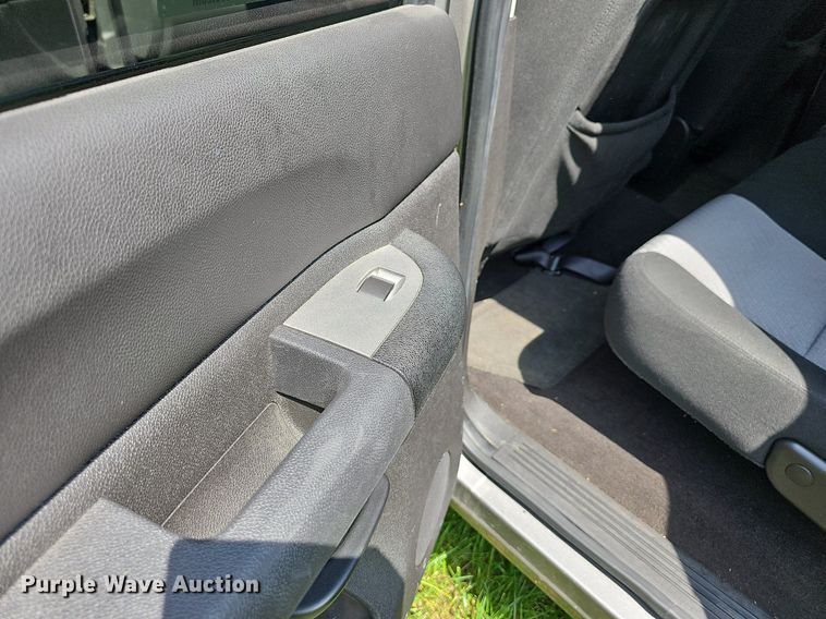 image for item LW9601 2009 GMC Sierra 1500  Crew Cab pickup truck