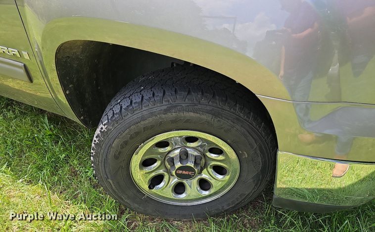 image for item LW9601 2009 GMC Sierra 1500  Crew Cab pickup truck