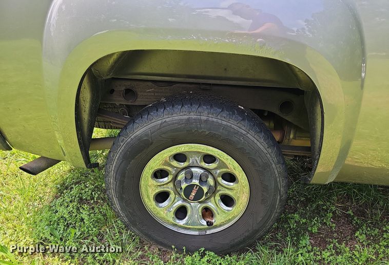 image for item LW9601 2009 GMC Sierra 1500  Crew Cab pickup truck