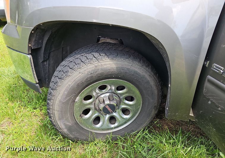 image for item LW9601 2009 GMC Sierra 1500  Crew Cab pickup truck