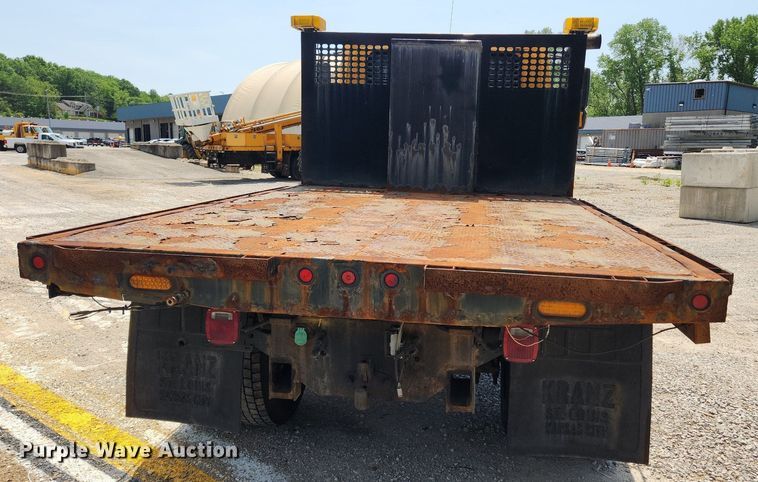 image for item LX9542 2006 International 7400  flatbed truck