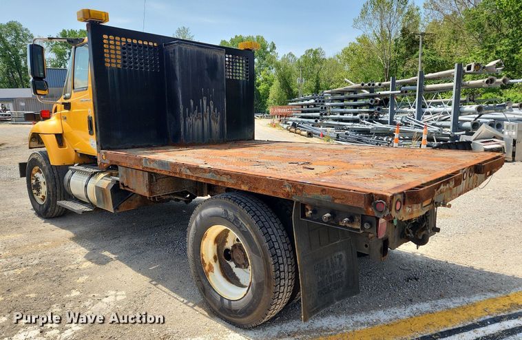 image for item LX9542 2006 International 7400  flatbed truck