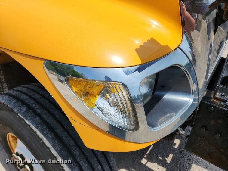 image for item LX9542 2006 International 7400  flatbed truck